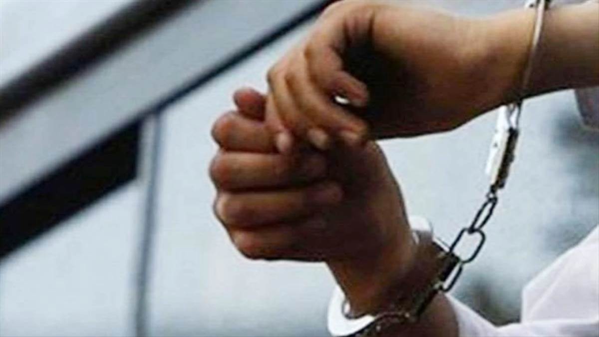 Crime: इंदौर के डॉक्टर के हाथ-पैर तोड़ने वाला देवास का गुंडा गिरफ्तार