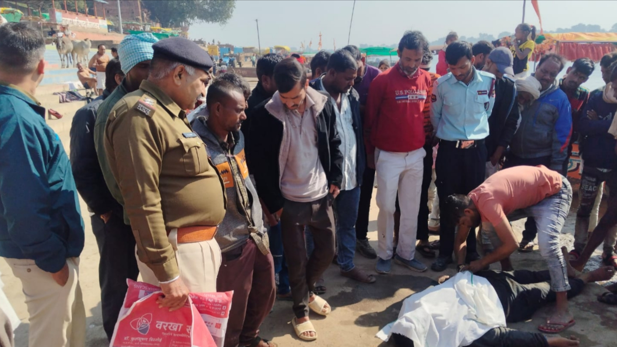 Jump: देवास में नर्मदा पुल से युवक की मौत, शव ले जाने पर विवाद