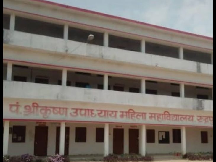 141 BSC छात्राओं को नही मिला प्रेवश पत्र,परीक्षा से बाहर:देवरिया में समर्थ पोर्टल की तकनीकी गड़बड़ी बनी वजह