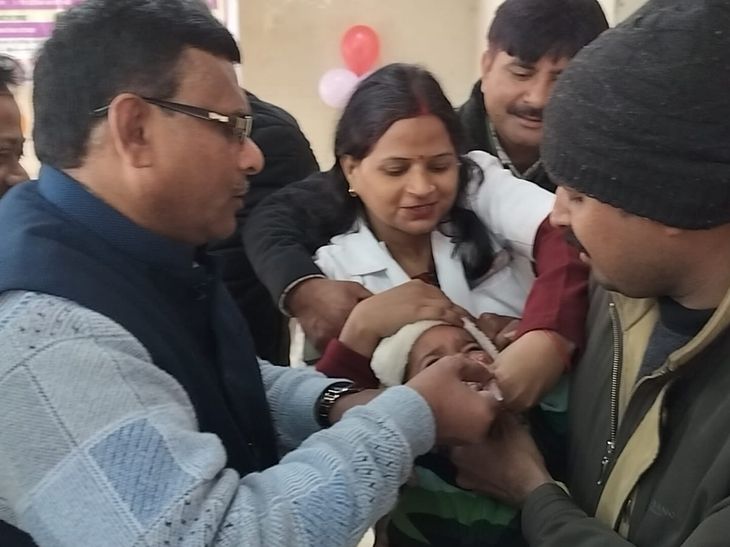 Health Update: औरैया में सीएमओ ने विटामिन-ए कार्यक्रम शुरू किया