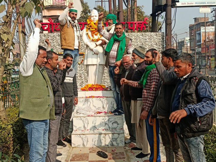 चौधरी चरण सिंह की जयंती मनाई गई:संभल में भारतीय किसान यूनियन ने किया आयोजन