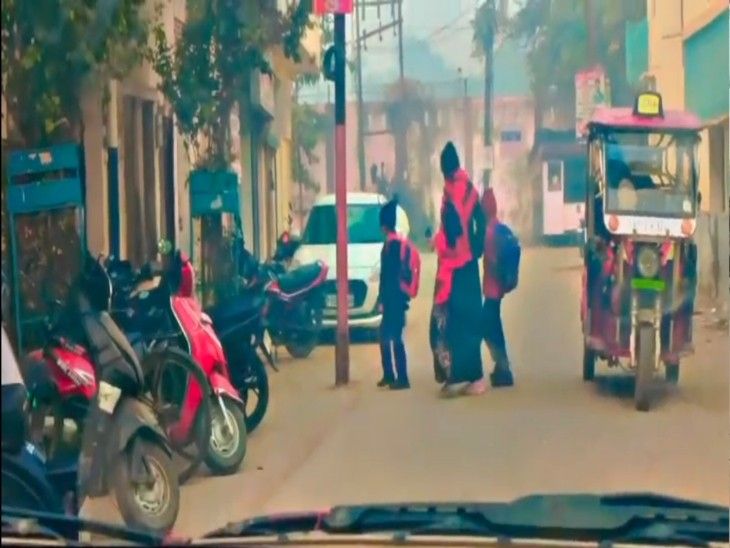 सुल्तानपुर में ठंड के बावजूद खुले स्कूल, एक को नोटिस:डीएम का आदेश नहीं माना, कई स्कूलों पर नहीं हुई कार्रवाई