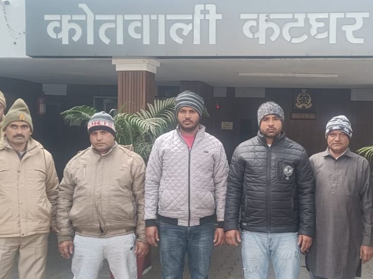 मुरादाबाद में गौकशी के पांच पुलिस मुठभेड़ में गिरफ्तार:पुलिस ने मुठभेड़ में घायल हुए एक आरोपी को जिला अस्पताल में भर्ती कराया है