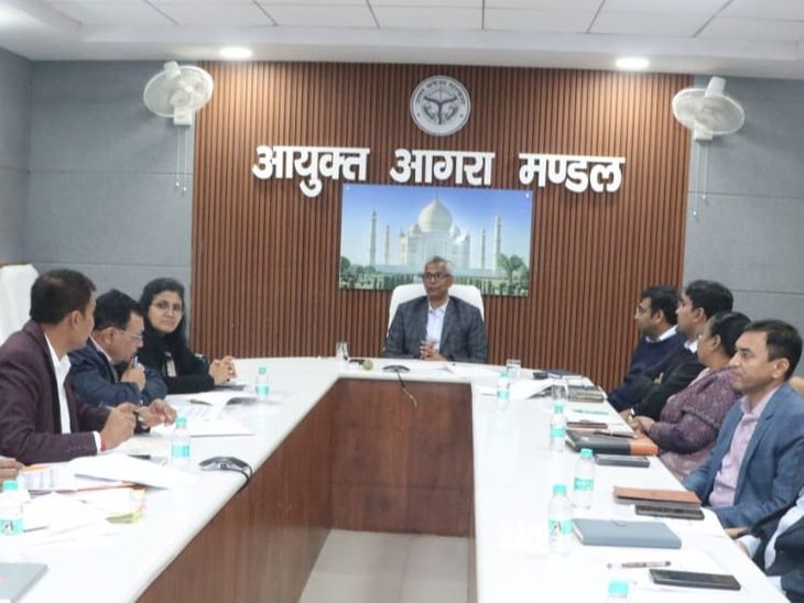 ताज महोत्सव पर खर्च होंगे 5.71 करोड़:महोत्सव की थीम चुनें,जीतें 10 हजार रुपए का पुरस्कार,महोत्सव की तैयारी शुरू